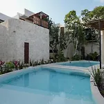 Divine House With Private Roof And Pool Only 1km From The