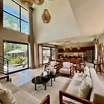 Villa Casa Laak, Luxury Villa, 5 Bedroom 7 Bt, Heated Pool