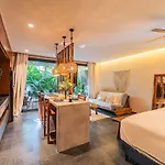 Romantic Garden W Private Pool Access *