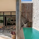Rousseau Jungle Priv Pool Concierge 1b