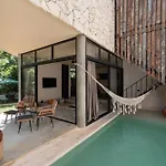Rousseau Jungle Priv Pool Concierge 1b