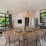 Rousseau Jungle Priv Pool Concierge 1b Villa *