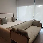 Enmedio De La Zona Hotelera Y El Centro