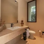 Tuuk: Luxury 5-bedroom With Private Pool And Concierge Villa