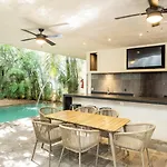 Tuuk: Luxury 5-bedroom With Private Pool And Concierge Villa