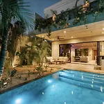 Tuuk: Luxury 5-bedroom With Private Pool And Concierge
