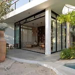 Villa Aqua
