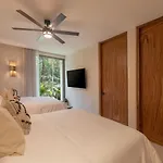 Apartment 2br Boho Chic Style In W/ Private Pool *