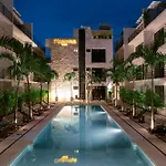 Otonomus Apartahotel *