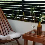 Tropical Escape In A Cozy Paam Cheel *
