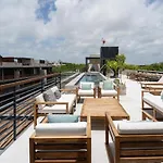 Ideal Location With Cenote Pools Gym Restaurant Сasa de vacaciones