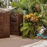 La Veleta Villa Getaway With Pool, Garden And Downtown Access