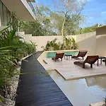 Close To The Quiet Modern Laundry Roof Pool *