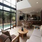 Villa 4br Modern Luxury With Private Pool & Concierge Service In *