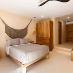 Swim Up Jungle Loft W Rooftop Beach Club Access