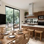 4br Modern Luxury With Private Pool & Concierge Service In *