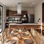 4br Modern Luxury With Private Pool & Concierge Service In