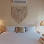 Сasa de vacaciones Luxury 6br Retreat With Rooftop And Plunge Pools