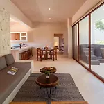 Luxury 6br Retreat With Rooftop And Plunge Pools Сasa de vacaciones