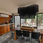 Talulah Living 2br & Private Pool *