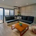 Villa Great Located Spacious 2 Bedroom With Amazing Terrace By Waves Management