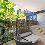 Modern Retreat With Private Garden And Jacuzzi *