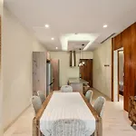 Modern Retreat With Private Garden And Jacuzzi Apartamento
