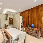 Apartamento Modern Retreat With Private Garden And Jacuzzi *