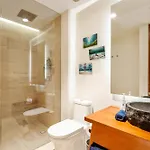 Modern Retreat With Private Garden And Jacuzzi