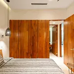Modern Retreat With Private Garden And Jacuzzi *