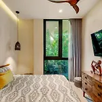 Modern Retreat With Private Garden And Jacuzzi Tulum