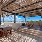 Modern Retreat With Private Garden And Jacuzzi Apartamento