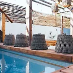 Teetotum Hotel