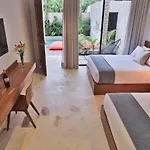 The Strabon 4*