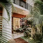Hotel The Strabon 4*