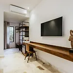 The Strabon 4*