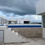 Spacious And Comfortable Ph With Private Pool In Zama