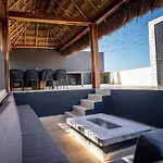 Studio Apt Great Location Amazing Rooftop Pool