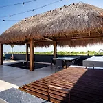 Studio Apt Great Location Amazing Rooftop Pool