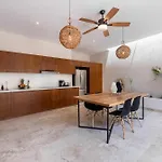 Contemporary 2Br Villa With Rooftop Lounge & Pool