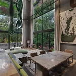 New Luxury 4-bedroom With Private Pool & Access - Barney's Ny