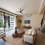 Stylish 3-bedroom With Private Pool *