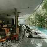 New Luxury 4-bedroom With Private Pool & Access - Barney's Ny *