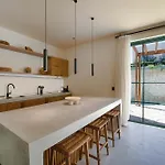 Stylish 3-bedroom With Private Pool *