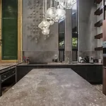 New Luxury 4-bedroom With Private Pool & Access - Barney's Ny *