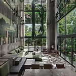 New Luxury 4-bedroom With Private Pool & Access - Barney's Ny