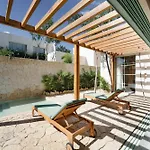 Stylish 3-bedroom With Private Pool Villa *