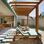 Stylish 3-bedroom With Private Pool *