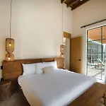 Stylish 3-bedroom With Private Pool *