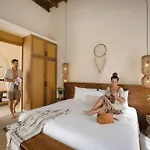 Stylish 3-bedroom With Private Pool Villa *